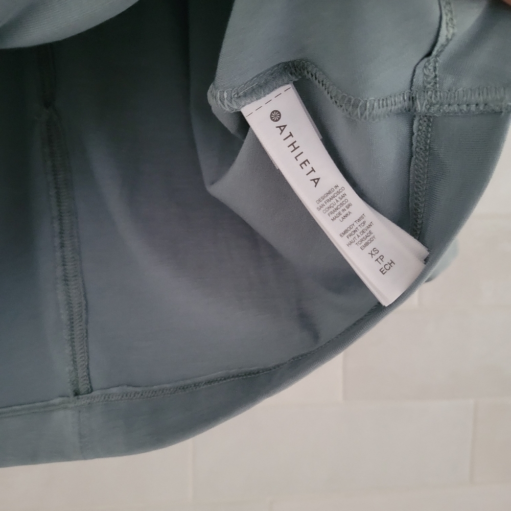 NWOT Athleta Embody Twist-Front 3/4 Sleeve Green Athletic Top Sage Green NEW - Picture 6 of 9
